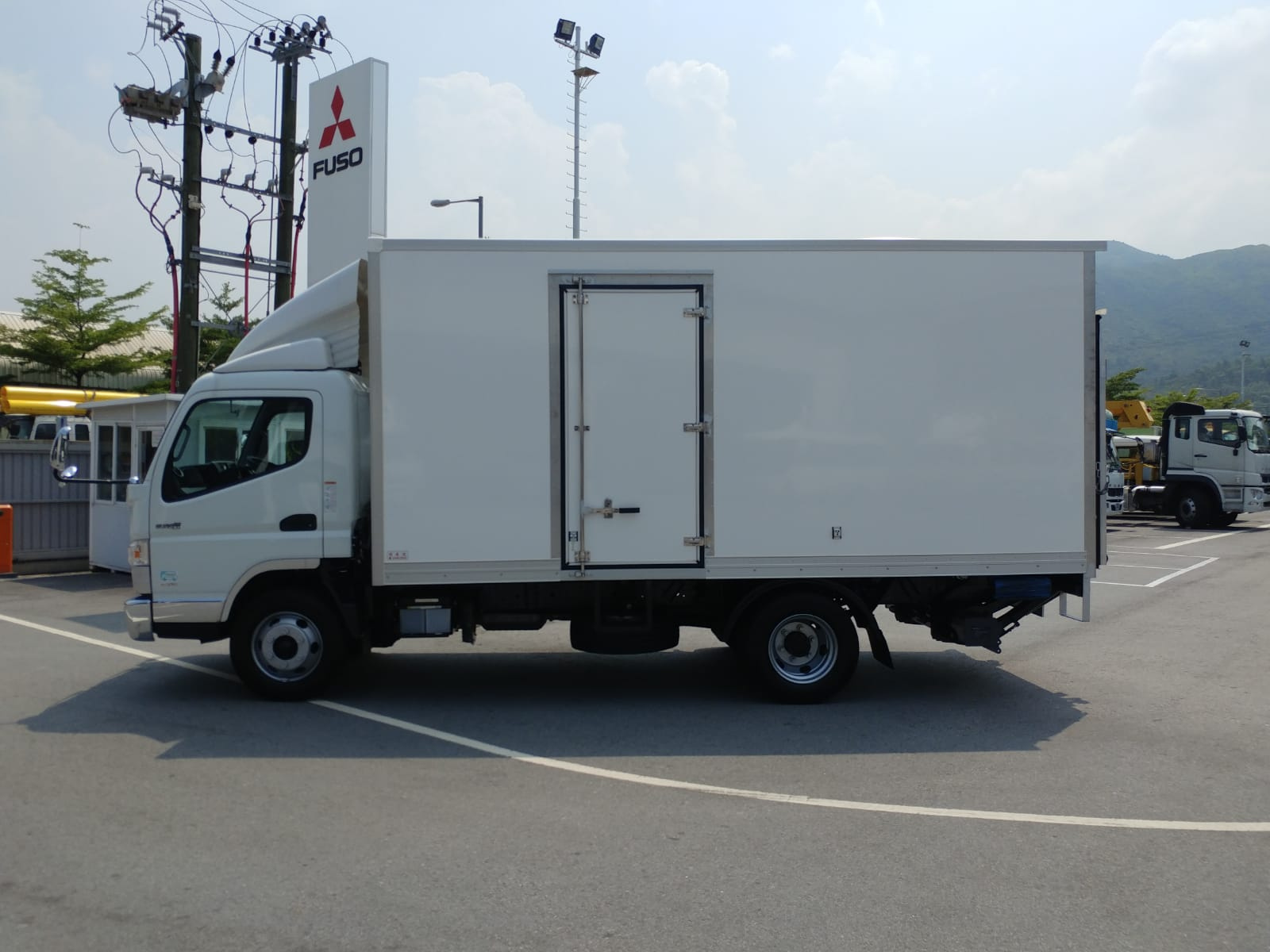 三菱 FUSO 5.5 噸易手車 Mitsubishi FUSO 5.5 Tonnes Pre-owned Truck