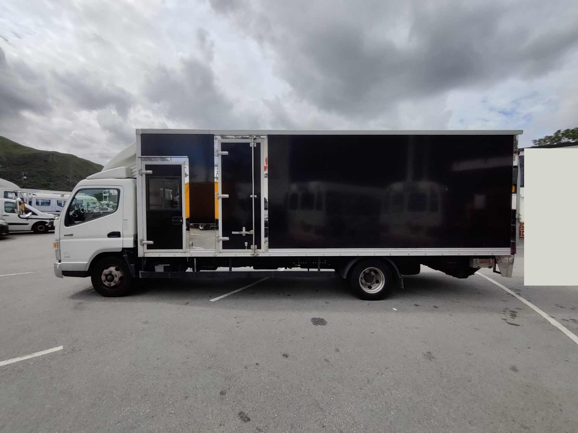 三菱 FUSO 8.2 噸易手車 Mitsubishi FUSO 8.2 Tonnes Pre-owned Truck
