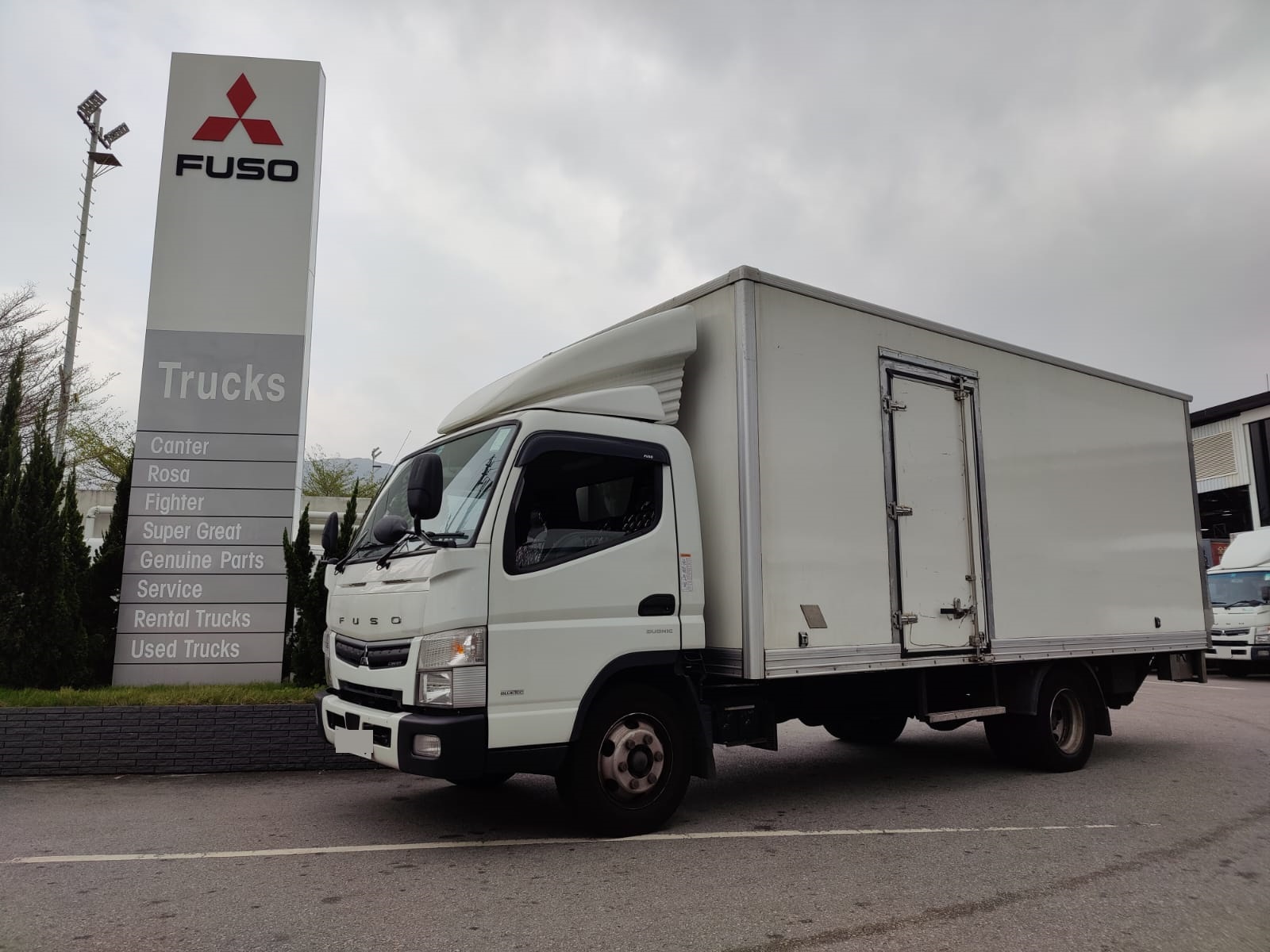 三菱 FUSO 5.5 噸易手車 Mitsubishi FUSO 5.5 Tonnes Pre-owned Truck