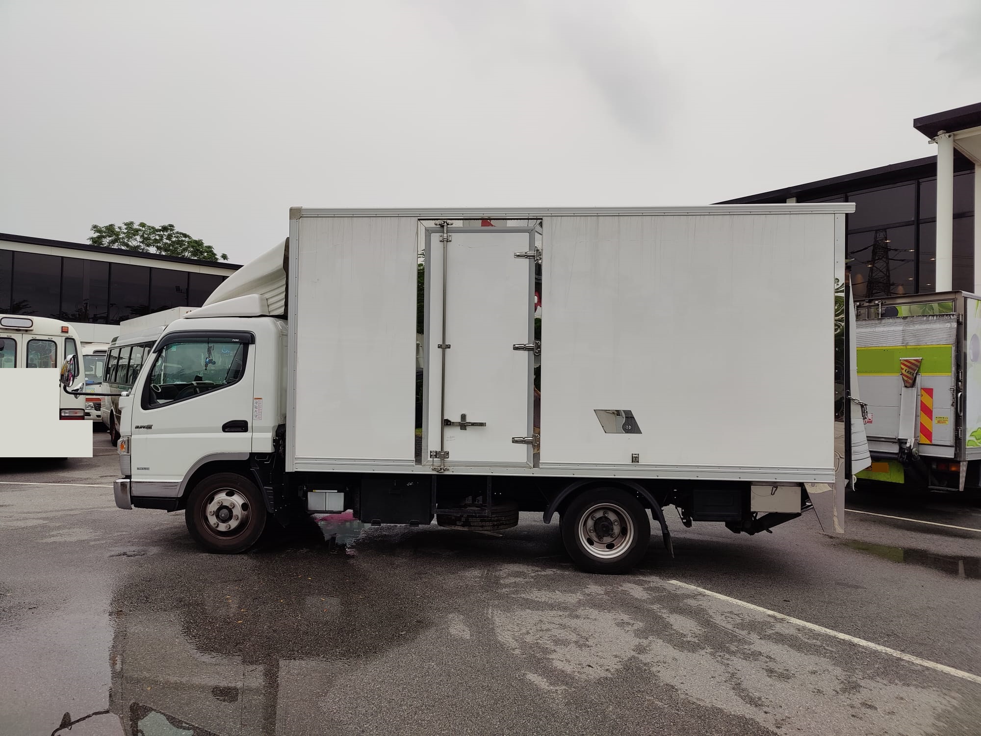 三菱 FUSO 5.5 噸易手車 Mitsubishi FUSO 5.5 Tonnes Pre-owned Truck